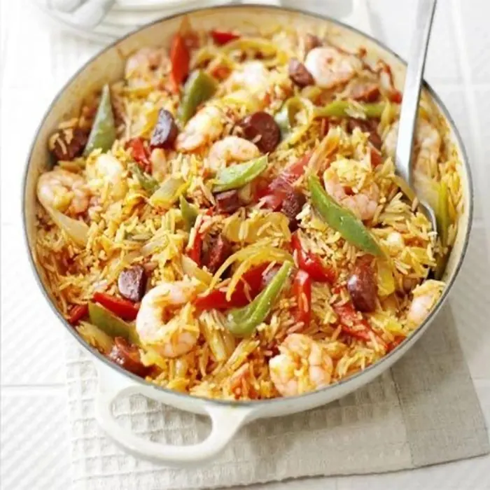 Spaanse rijst met chorizo en garnalen