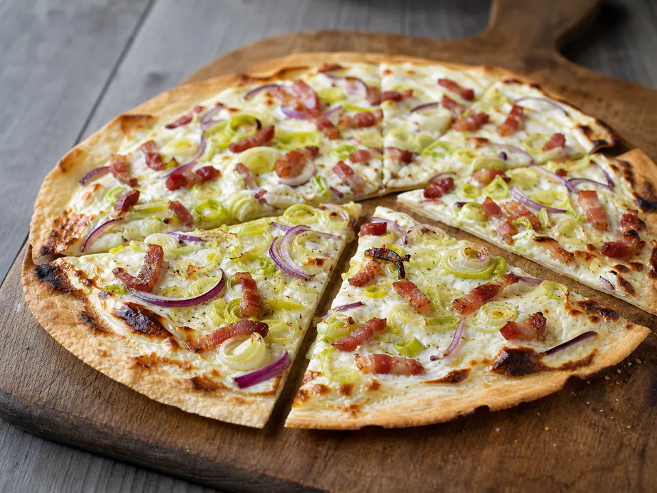 Flammkuchen met prei en spekjes